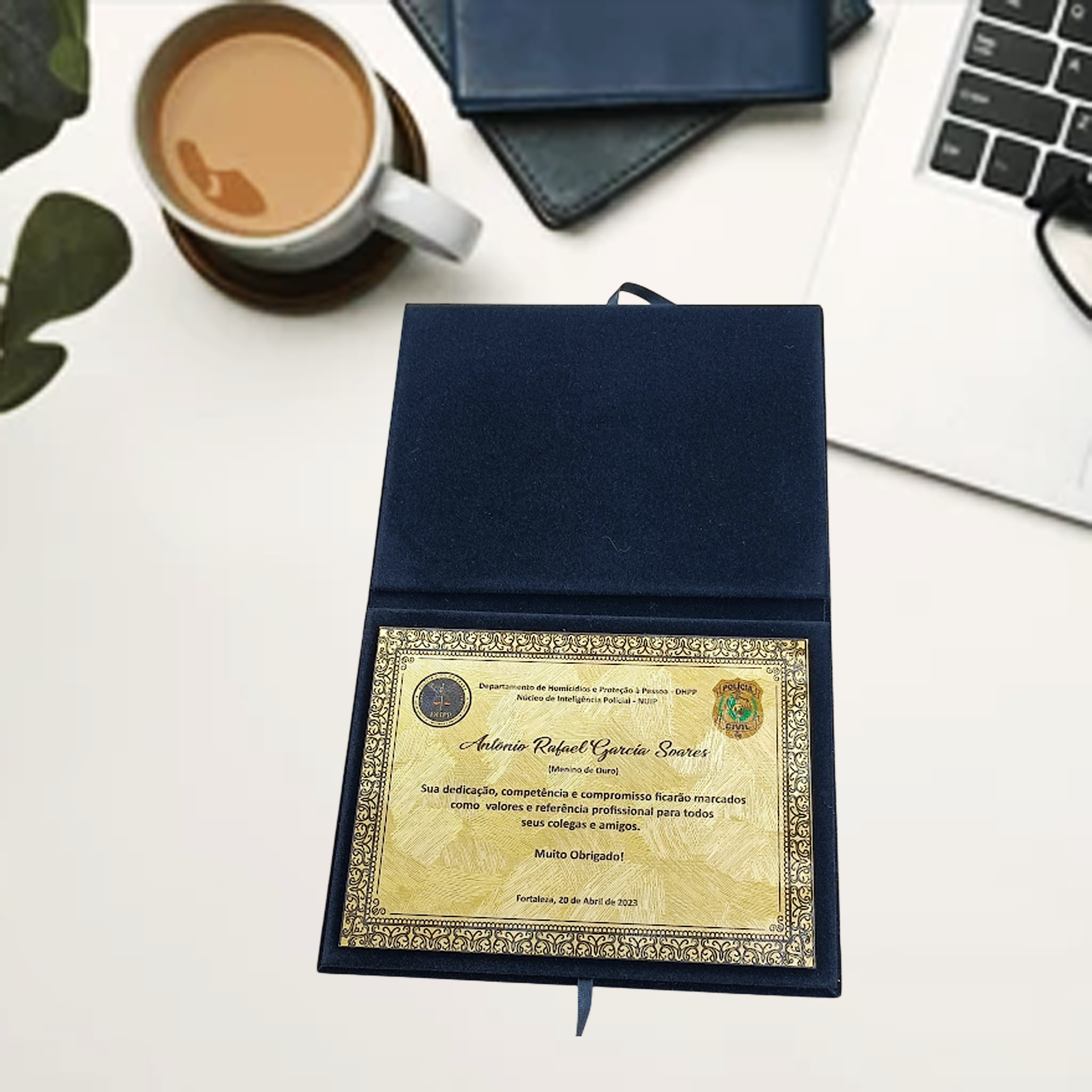 Estojo de veludo, Placa Dourada